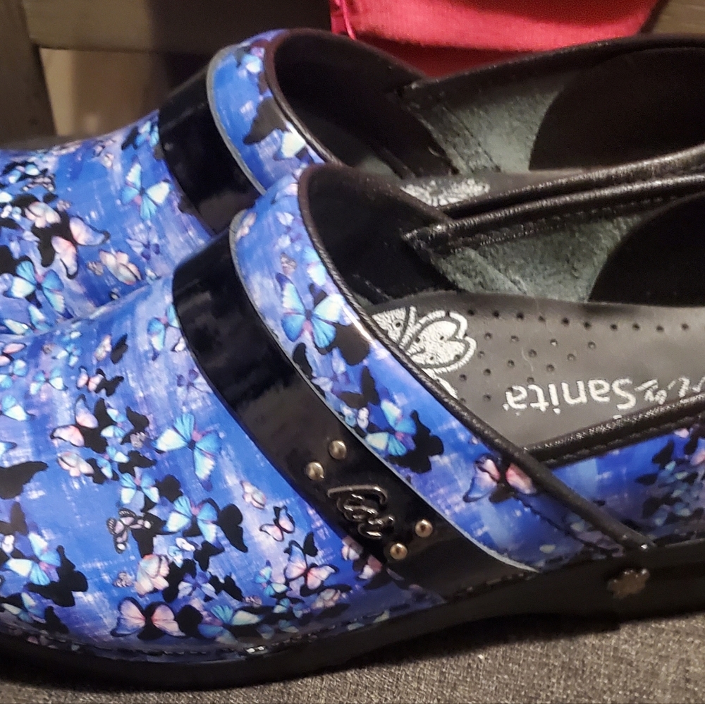 Koi by Sanita, size 39, patent leather clogs